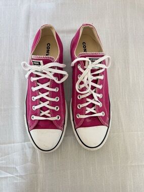 Converse Low Top Canvas Sneakers in Fuchsia Pink Size 11